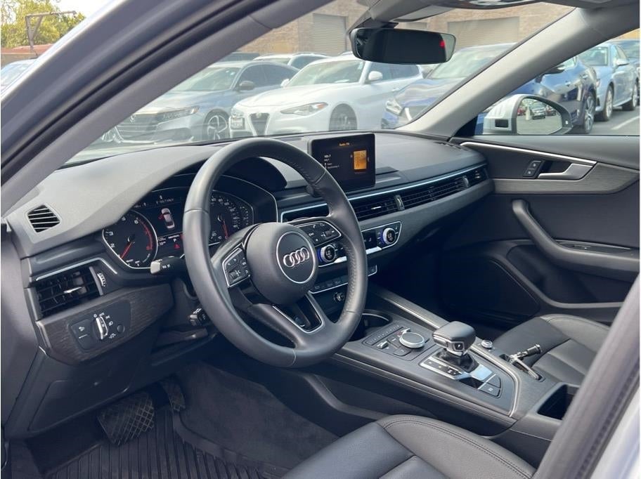 2019 Audi A4 Titanium Premium Sedan 4D